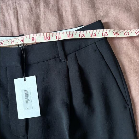 Aritzia Low Rise Effortless Crepette Pant in Black - Picture 13 of 15